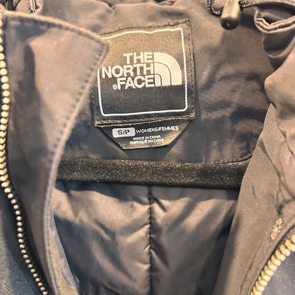 The North Face Women’s HyVent Rain Trench Coat - Picture 9 of 16